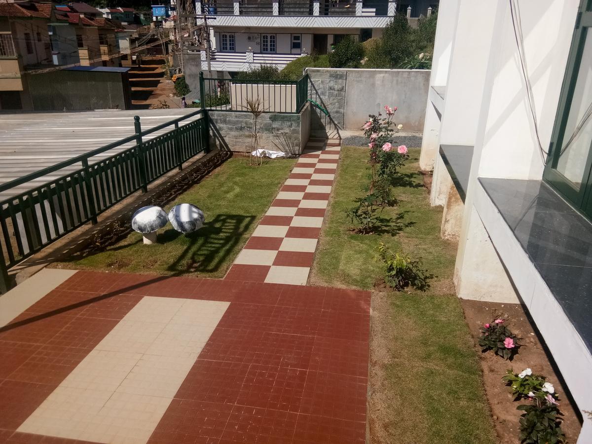 Skyblue Resort Утакаманд Экстерьер фото